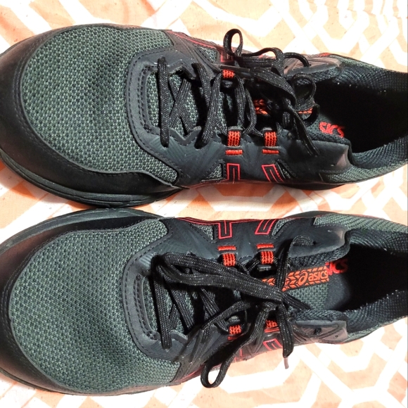 Shoes - Picture 1 of 2